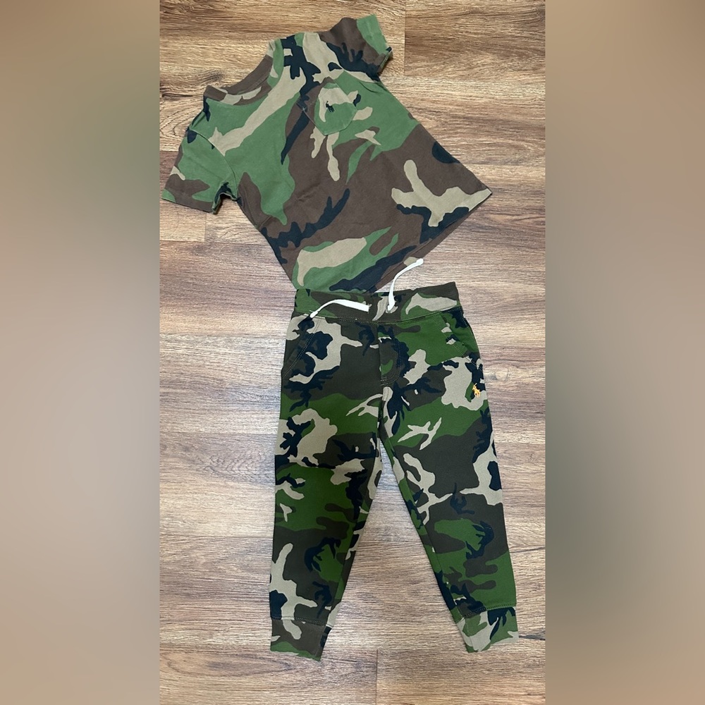 Ralp Lauren Jogger with Ralp Lauren T-shirt